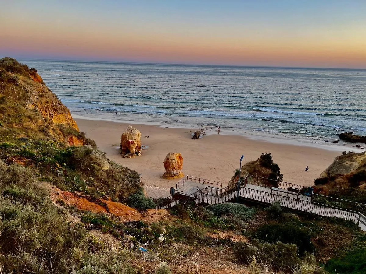 Beachfront Seaview Litoralmar Apt, Fast Wifi, Airco, Pool, Private Parking Portimao Apartment