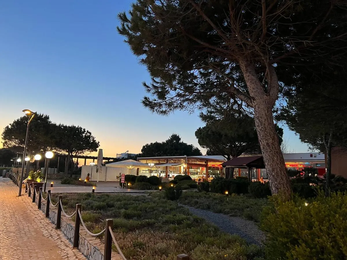Beachfront Seaview Litoralmar Apt, Fast Wifi, Airco, Pool, Private Parking Portimao