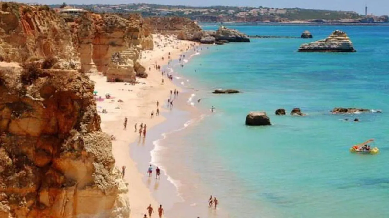 Beachfront Seaview Litoralmar Apt, Fast Wifi, Airco, Pool, Private Parking بورتيماو شقة