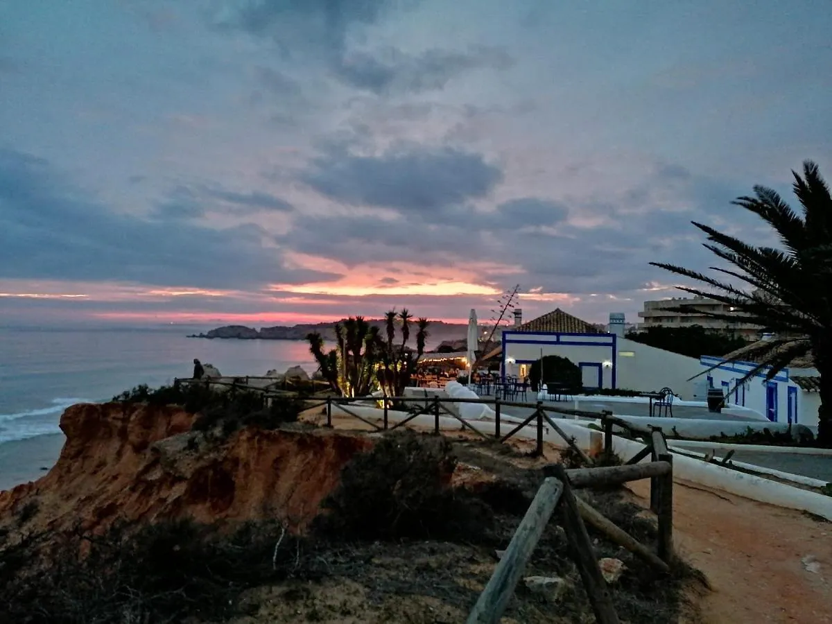 Beachfront Seaview Litoralmar Apt, Fast Wifi, Airco, Pool, Private Parking بورتيماو 0*,  البرتغال