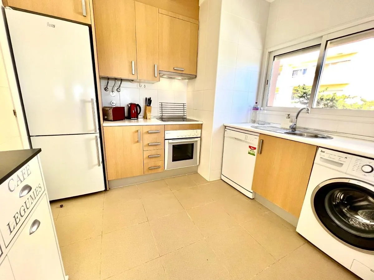 Beachfront Seaview Litoralmar Apt, Fast Wifi, Airco, Pool, Private Parking بورتيماو