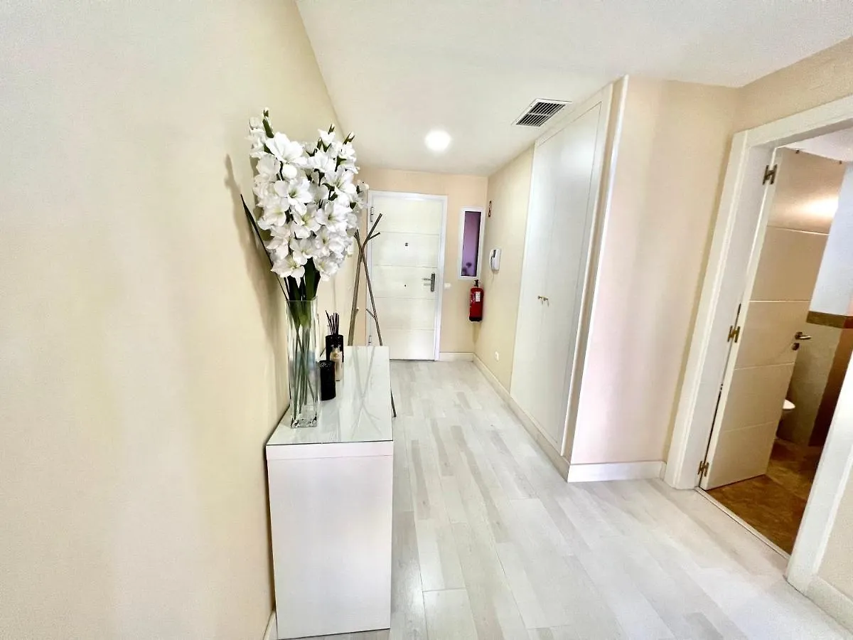 Beachfront Seaview Litoralmar Apt, Fast Wifi, Airco, Pool, Private Parking بورتيماو شقة