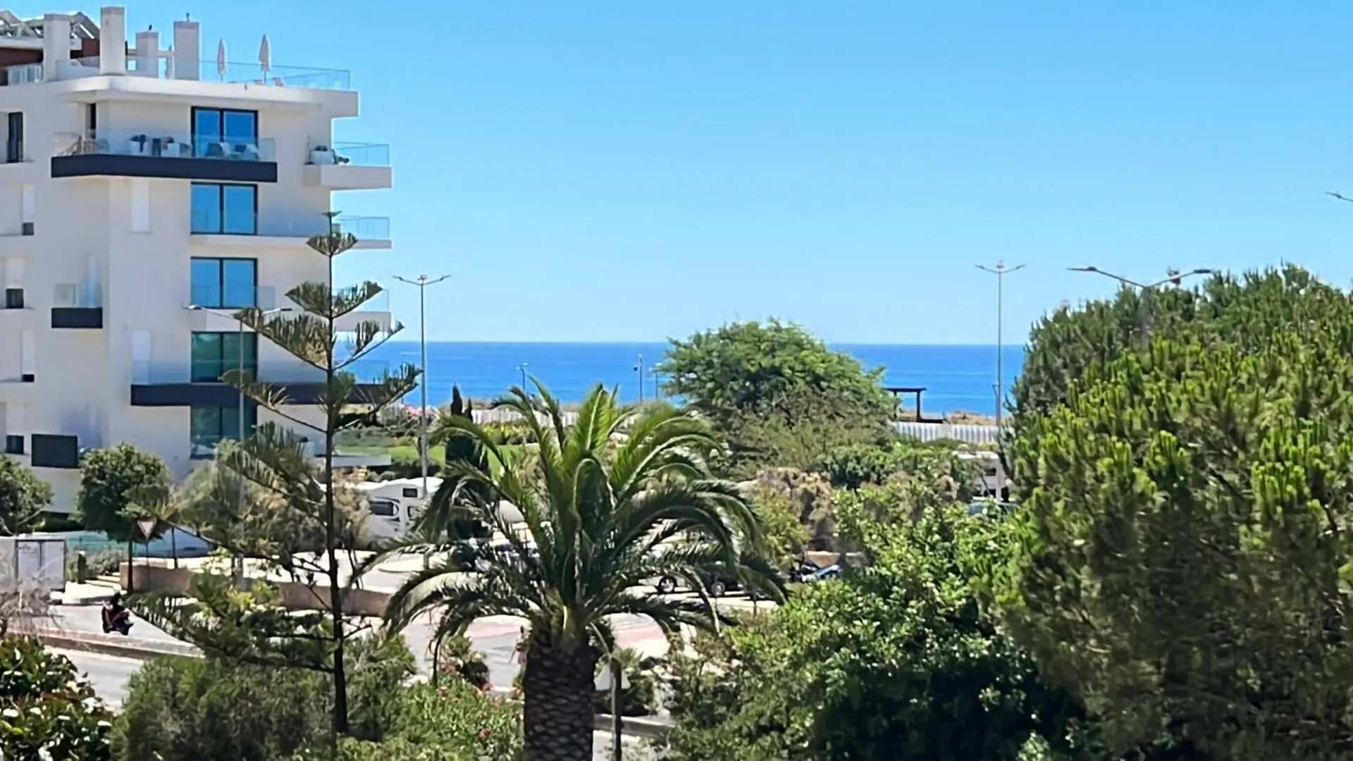 Beachfront Seaview Litoralmar Apt, Fast Wifi, Airco, Pool, Private Parking بورتيماو البرتغال